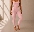 Legging Flowline rose clair porté avec top rose assorti