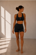 Brassière Soft Skin noire avec short noir, vue de face